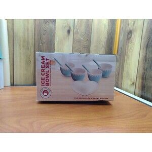 New Ice Cream 4 Bowl Set & Spoons By Chef’s Counter
